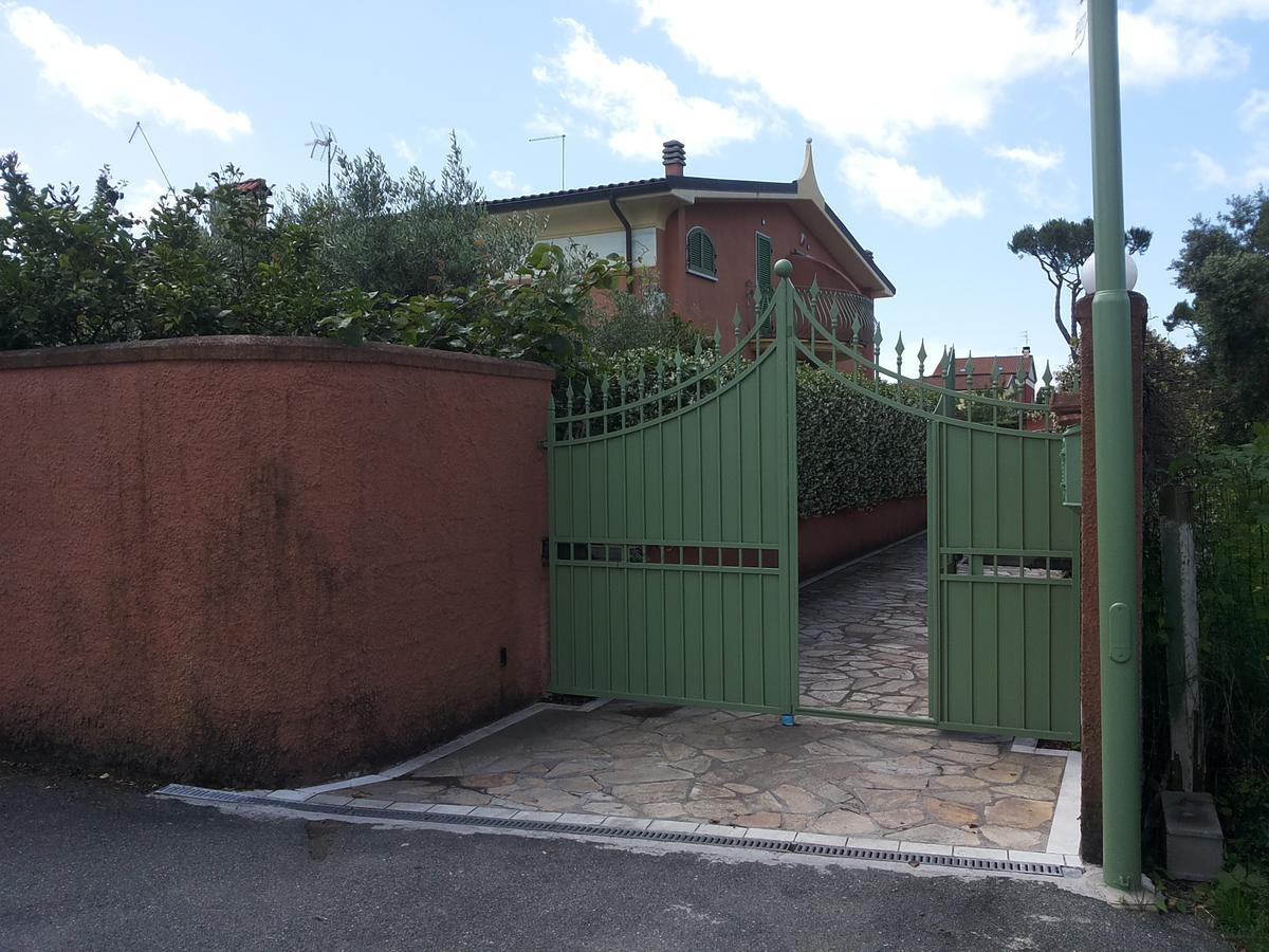Bed and Breakfast Giusy Bed&Breakfast Marina Di Carrara Exterior foto