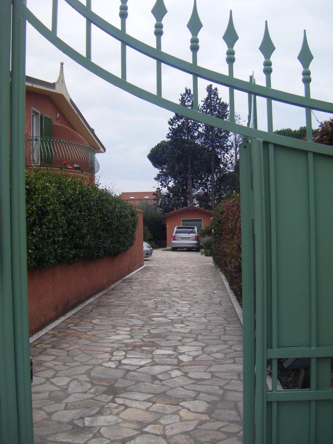 Bed and Breakfast Giusy Bed&Breakfast Marina Di Carrara Exterior foto